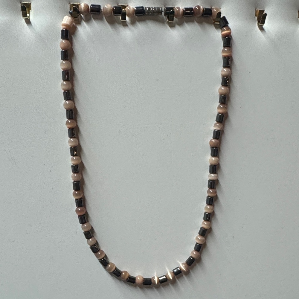 Elegant Beaded Necklace in Black and Cream